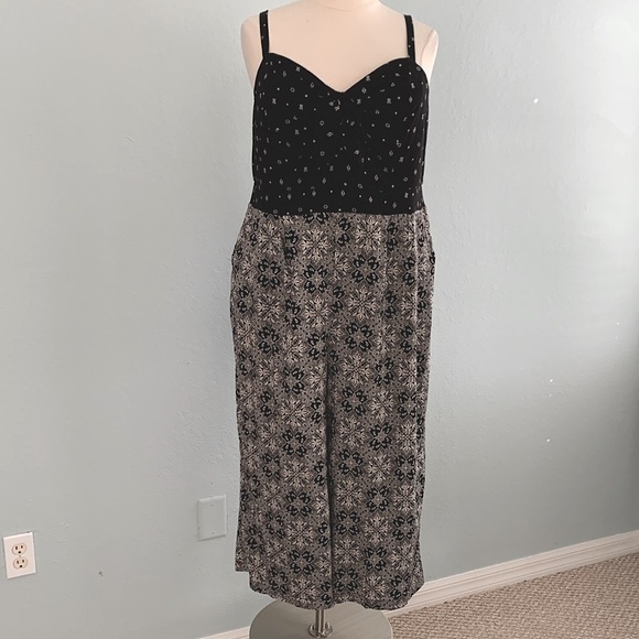 Torrid Geo Print Challis Tie Front Culotte Jumpsuit - Picture 5 of 15